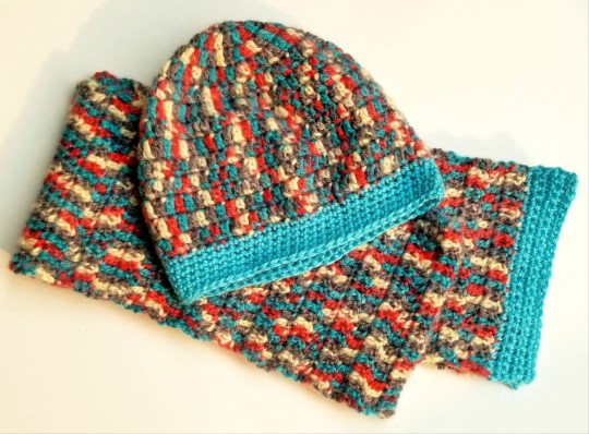 web LE beanie scarf set